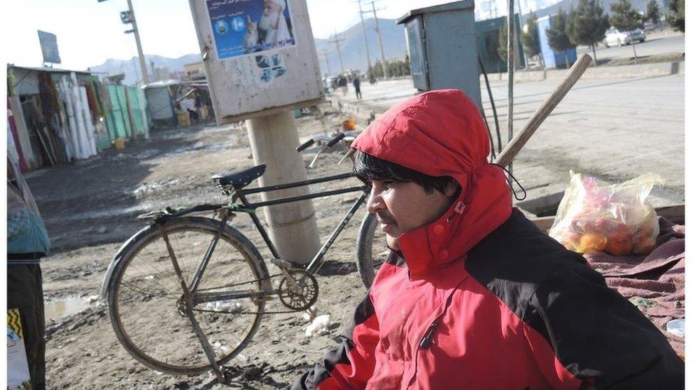 Afghan election - unenthusiastic vegetable seller