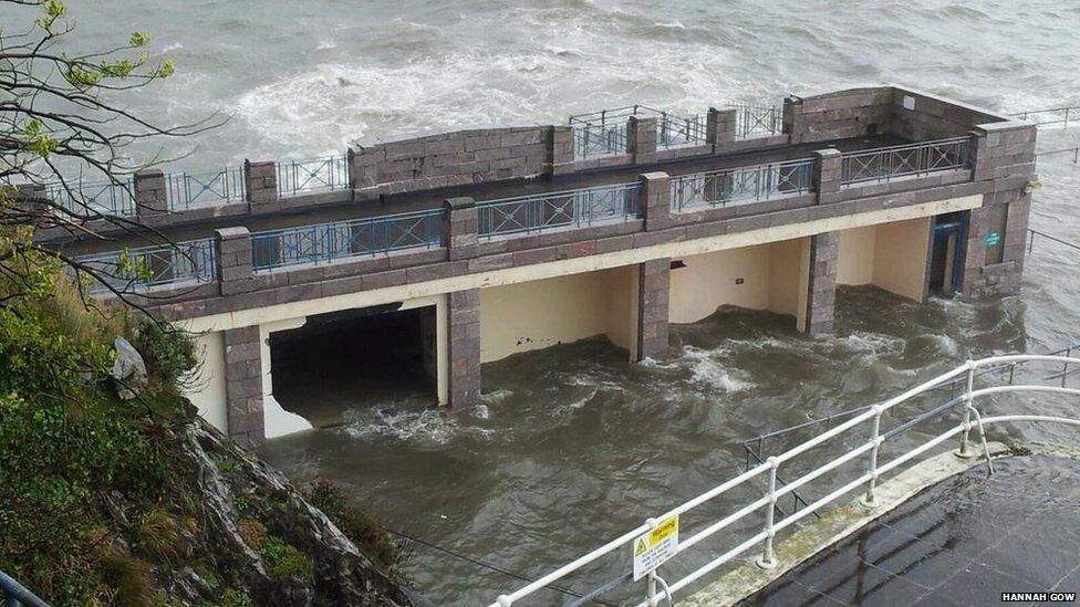 Damage to walls Tinside lido, in Plymouth