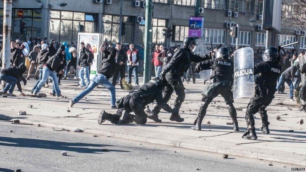 Protesters clash with police in Sarajevo. Photo: 7 February 2014