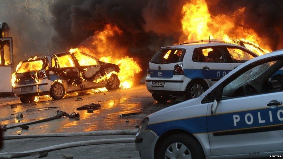 Cars burn in Sarajevo. Photo: 7 February 2014