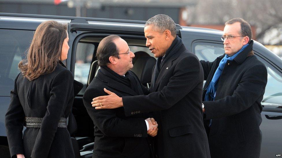 French President Francois Hollande shakes hands with Barack Obama in Washington, DC.