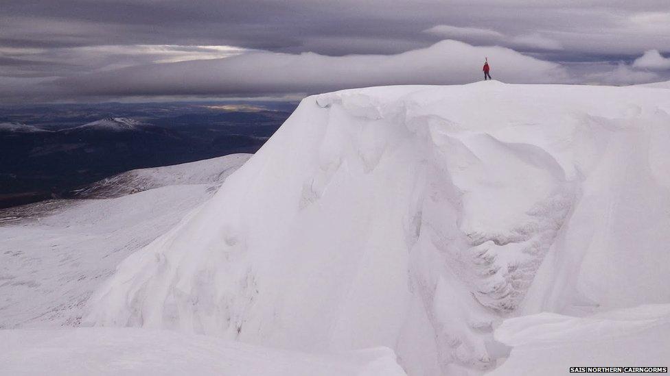 Cornices above the Vent at summit of Coire an Lochain