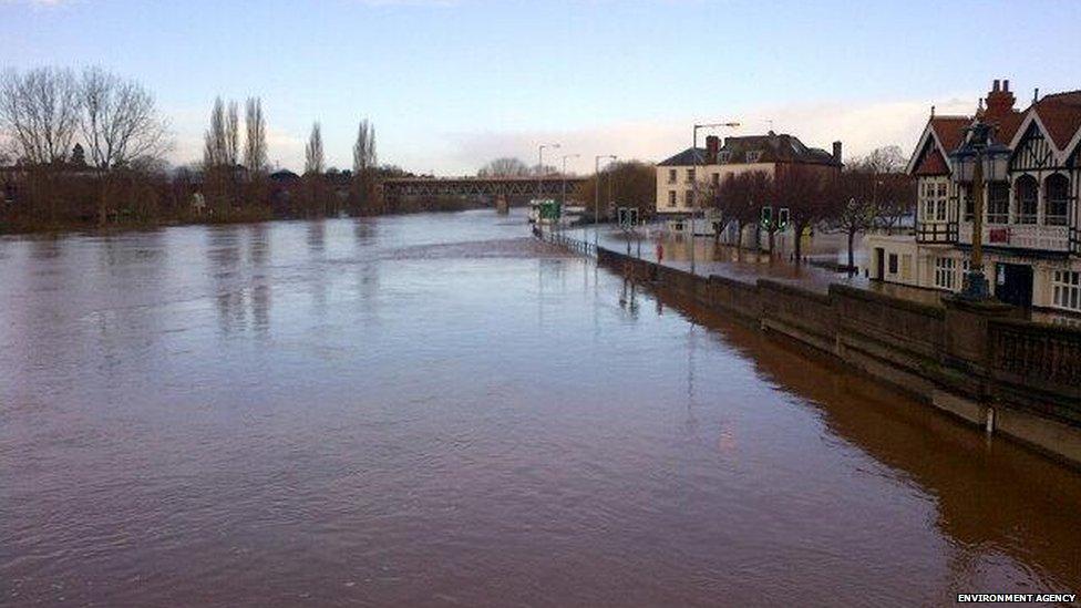 Dave Throup, from the Environment Agency, tweeted that he did not think the level of the River Severn was going up or down