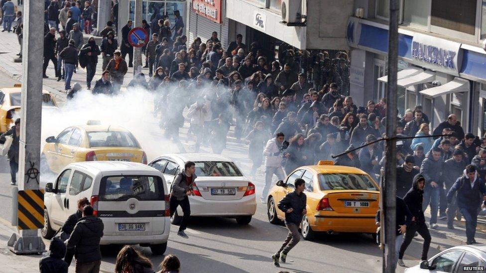 Demonstrators run from tear gas in Ankara (12 March 2014)