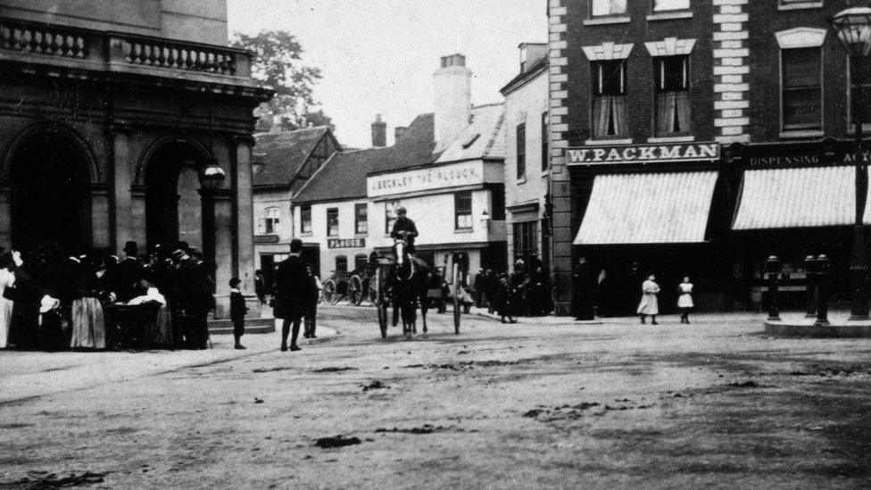 The Cornmarket in Worcester in around 1919