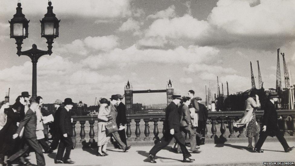 Henry Turner, A windy evening on London Bridge, 1937 (photograph)