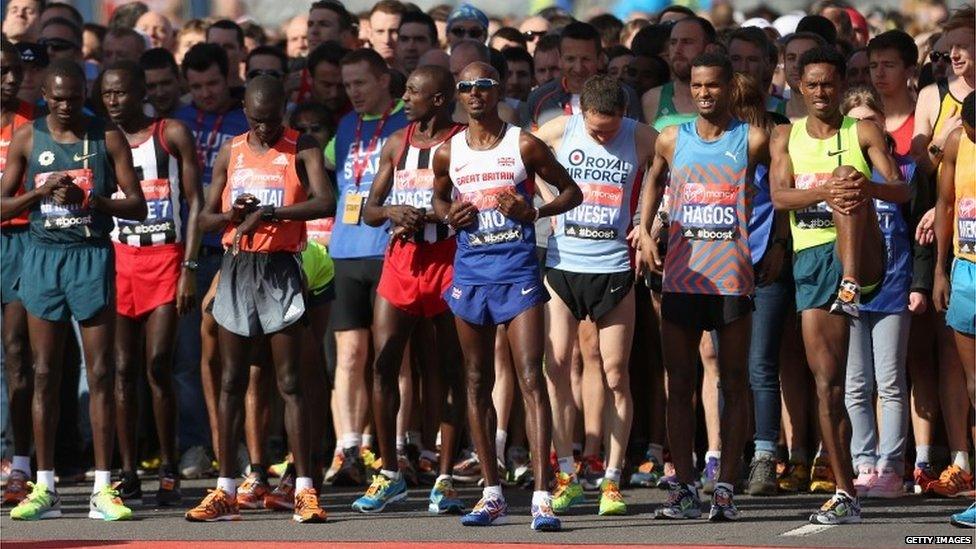 Mo Farah lines up for the start of the men's elite race