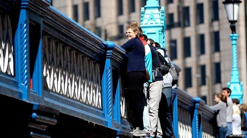 Spectators on a London bridge