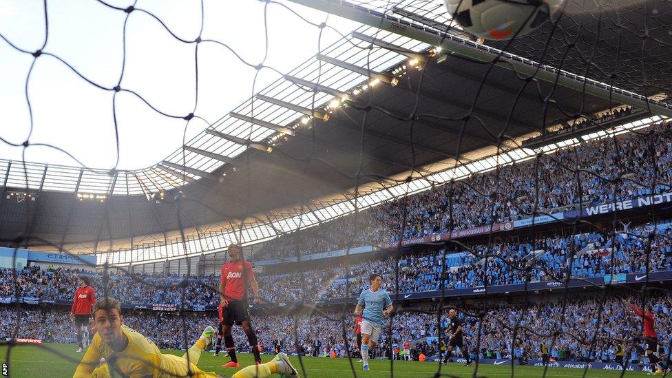 David de Gea can't prevent Sergio Aguero scoring his side's third goal