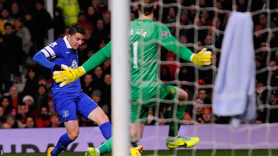 Bryan Oviedo scores against David de Gea for Everton