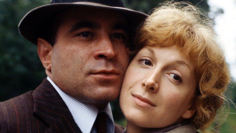 Bob Hoskins and Cheryl Campbell in Pennies from Heaven