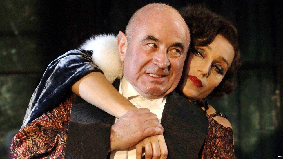 Bob Hoskins and Kristin Scott Thomas in As You Desire Me