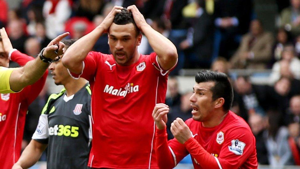 Steve Caulker and Gary Medel react to a refereeing decision