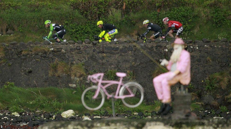 Pink bikes were again very much in evidence along the course as the Giro d'Italia hopefuls competed on day two at the Giro d'Italia in Northern Ireland