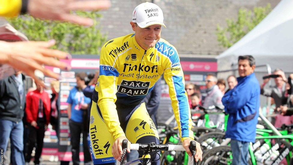 Nicolas Roche smiles as he is applauded by the Armagh City crowd before the start of the third stage in the Giro d'Italia