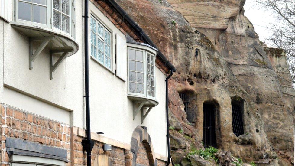 House built into Nottingham Castle's wall