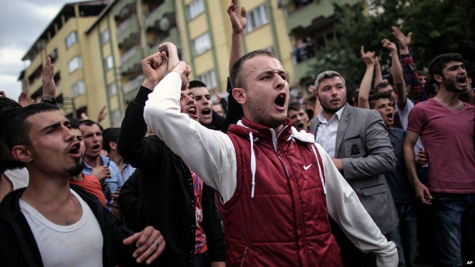 Protesters march to the AKP's offices in Soma after Prime Minister Erdogan's visit to the town - 14 May 2014