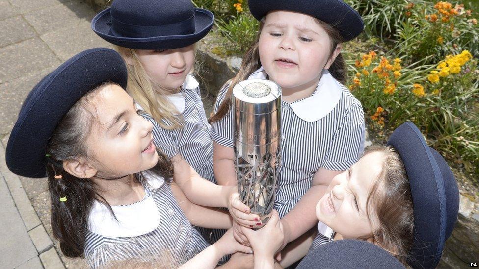 Schoolgirls holding the Queen's Baton