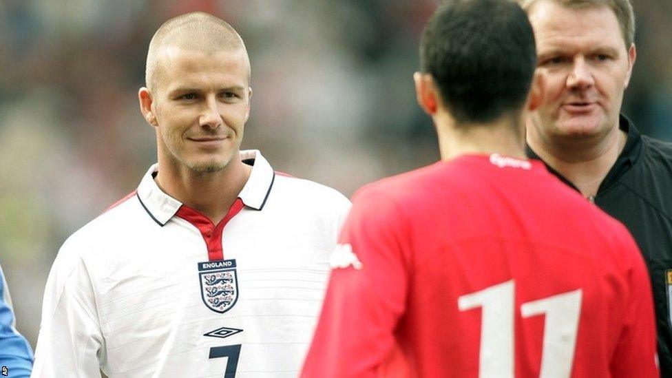 Ryan Giggs shakes hands with David Beckham