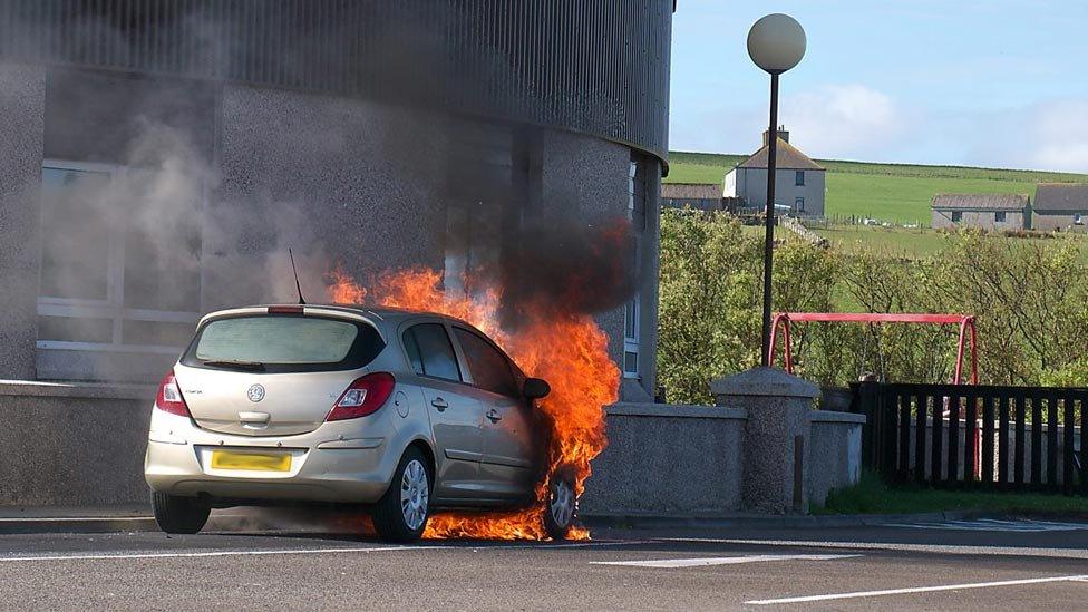 Car on fire in Orkeny