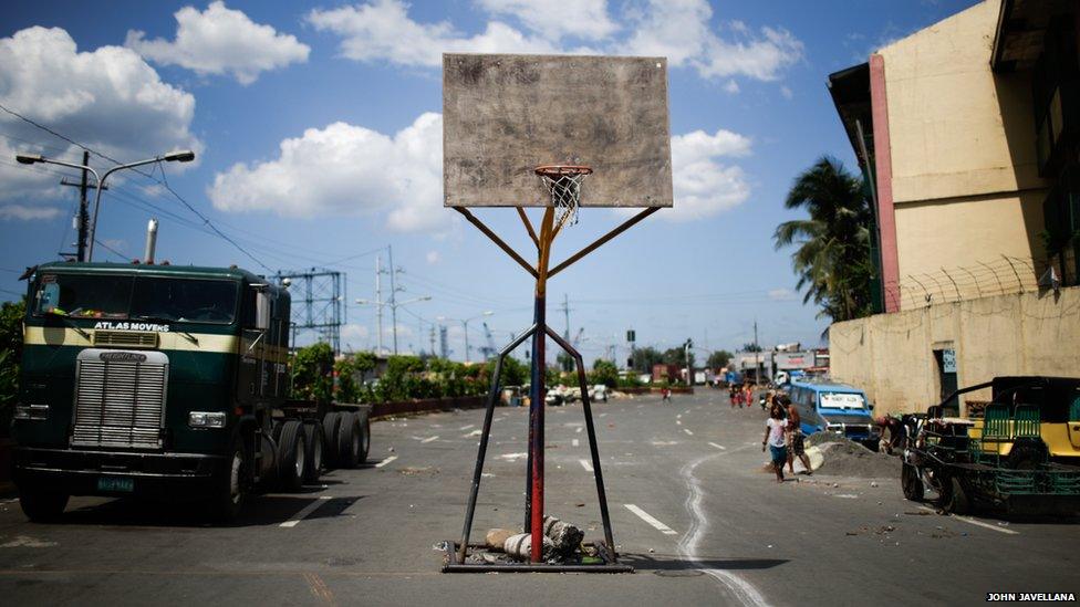 A basketball court in a street in Tondo,one of the most densely populated areas of Metro Manila, Philippines.