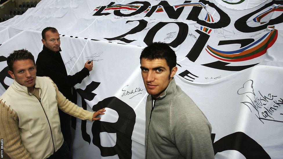 Bellamy, Alan Shearer and Aaron Hughes supporting London 2012 in 2004/05