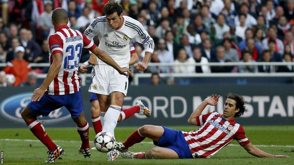 Gareth Bale has a great chance to score the first goal of the game for Real Madrid but puts his shot wide