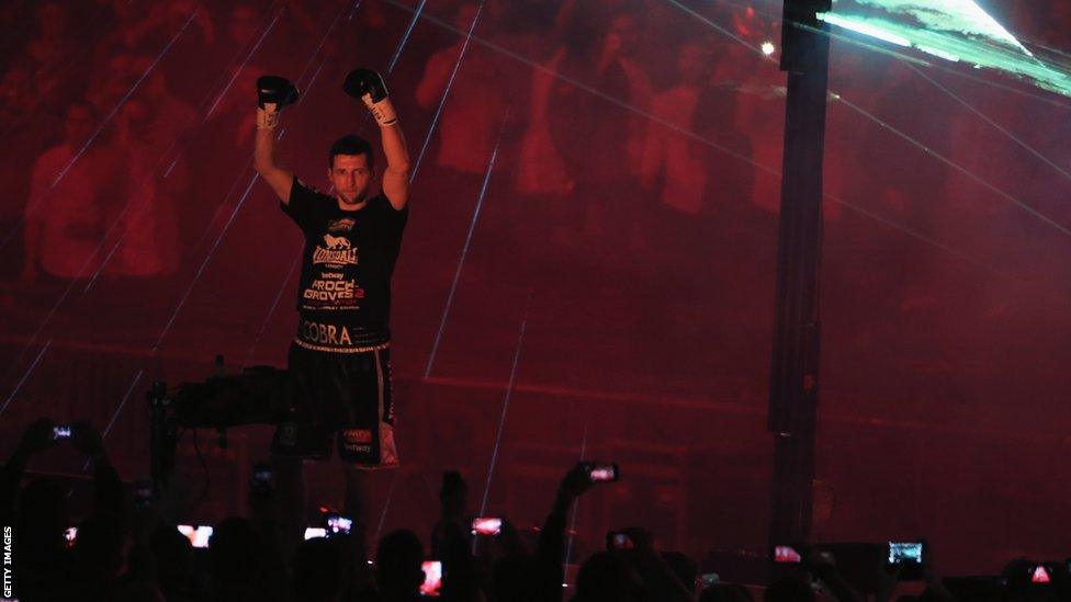 Lasers lit up the stadium for the entrance of the defending world champion Carl Froch, with some spectators taking pictures on their mobile phones