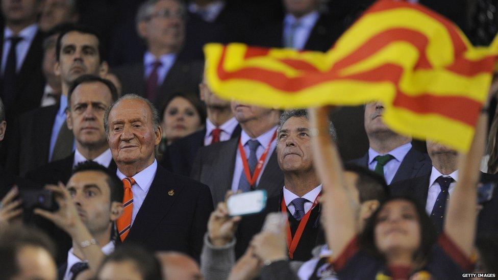 King Juan Carlos (L) of Spain looks on beside a Catalonian flag during the Copa del Rey Final between Real Madrid and Barcelona at Estadio Mestalla on April 16, 2014 in Valencia, Spain