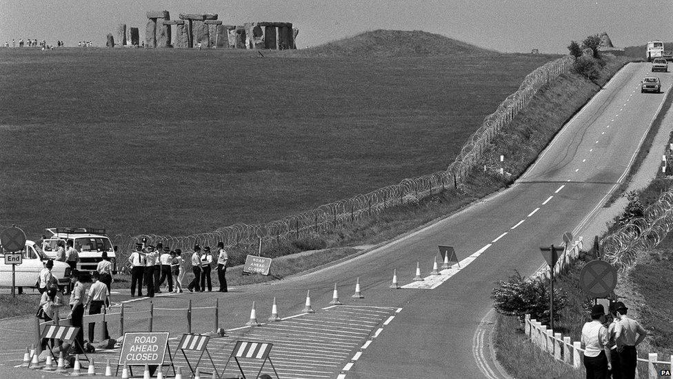 Police halt a convoy of 140 vehicles at a road block set up on 1 June 1985