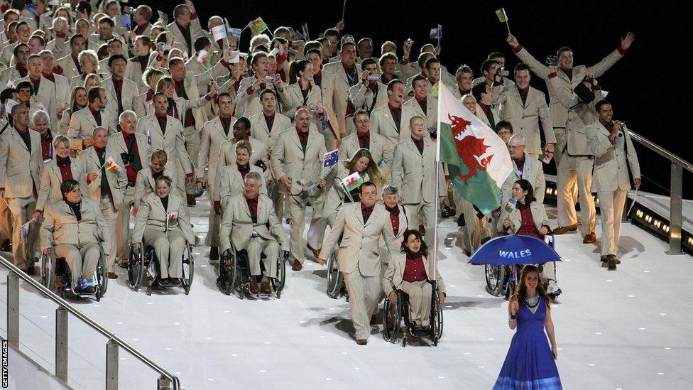 Melbourne 2006: Wales enter the Melbourne Cricket Ground for the opening ceremony.