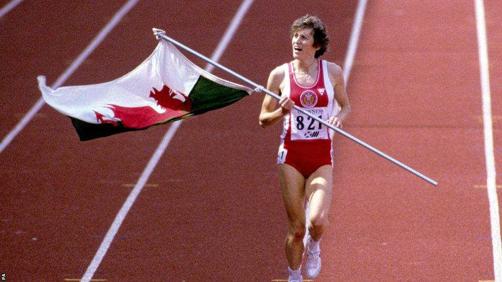 Edinburgh 1986: Four years later, now competing as Kirsty Wade, there was further success with golds in the 800m and 1500m.