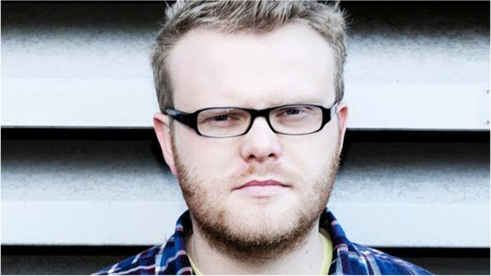 Y cyflwynydd radio Huw Stephens