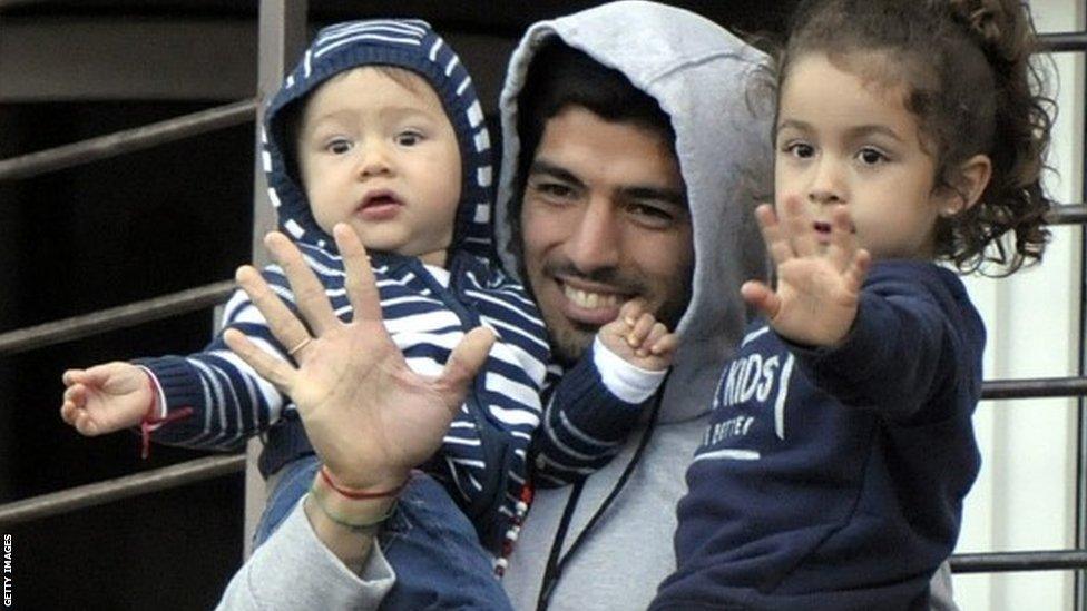 Luis Suarez with his children