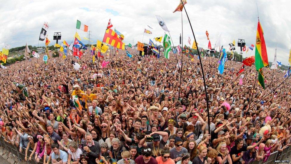 Crowds watching Dolly Parton perform at Glastonbury