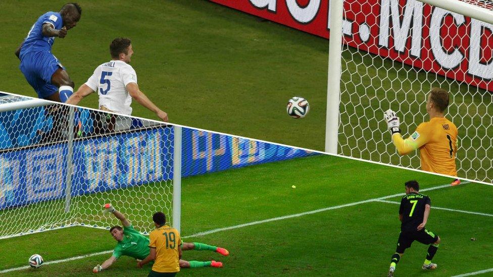 Spain's forward David Villa scores against Australia's goalkeeper Mathew Ryan during a Group B football match between Australia and Spain at the Baixada Arena in Curitiba