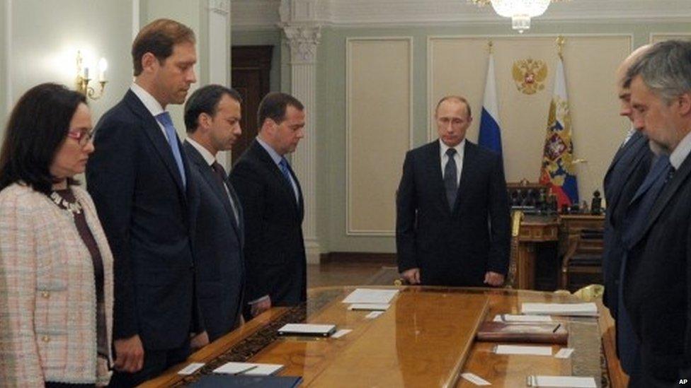 Russian President Vladimir Putin, (centre), and members of his government observe a moment of silence mourning the victims (17 July 2014)