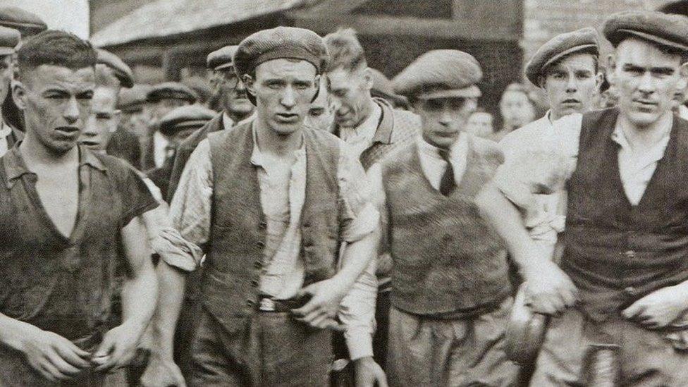 Mae trychineb Gresffordd yn parhau i fod yn un o'r gwaetha' yn hanes y diwydiant glo ym Mhrydain / The Gresford disaster remains one of the worst in the history of the coal mining industry in Britain