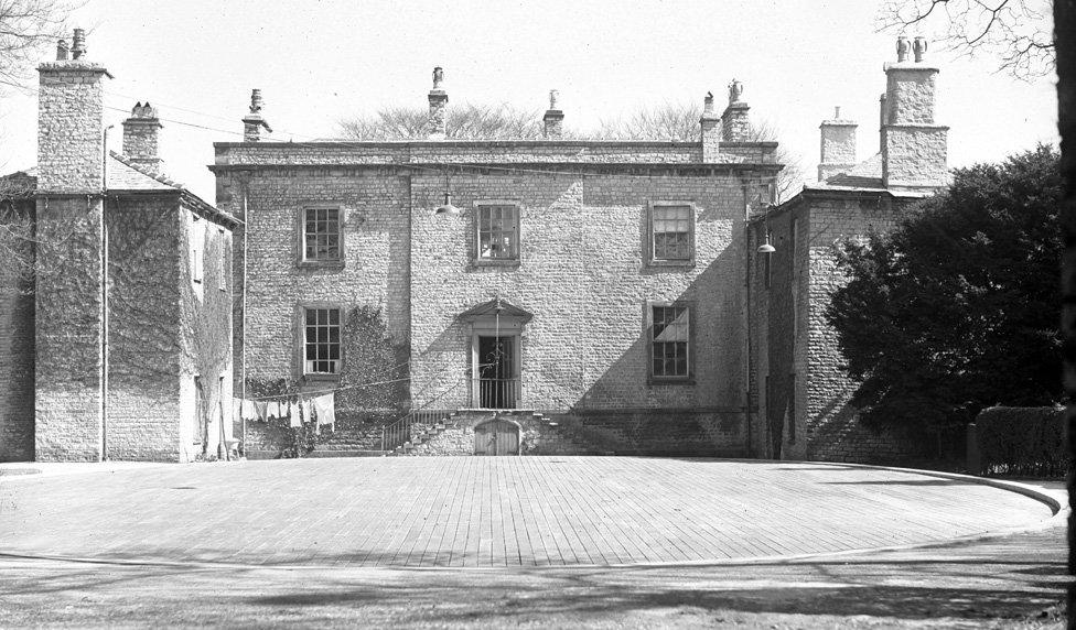 Manor house with dancefloor