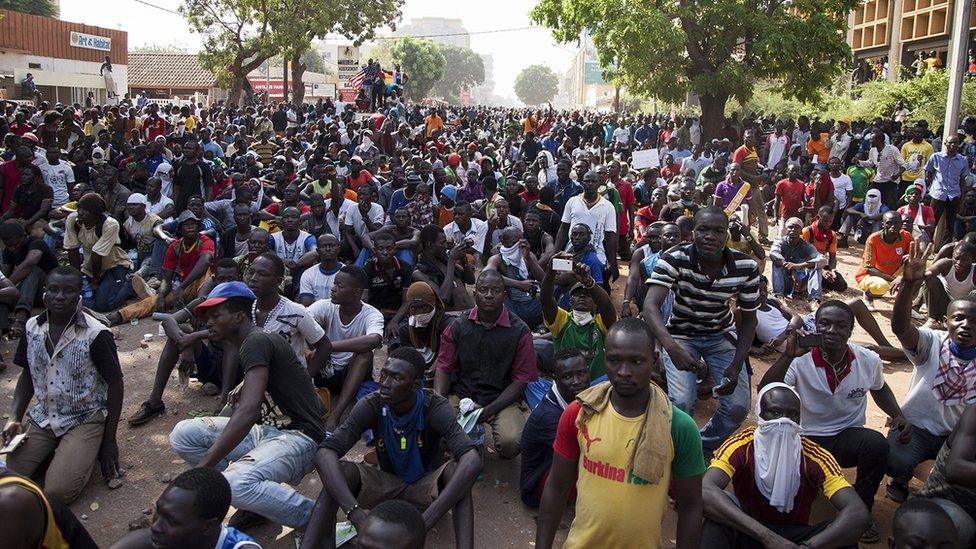 Protesters in the centre of Ouagadougou (30 October 2014)