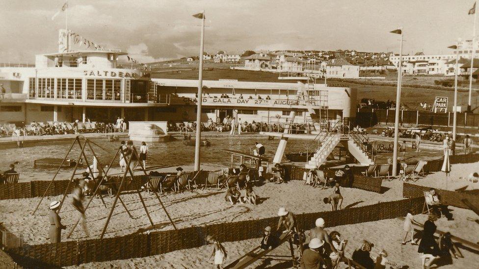 Brighton's Saltdean Lido outdoor swimming pool in the 1930s.