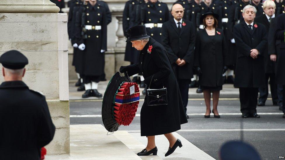 Queen lays wreath