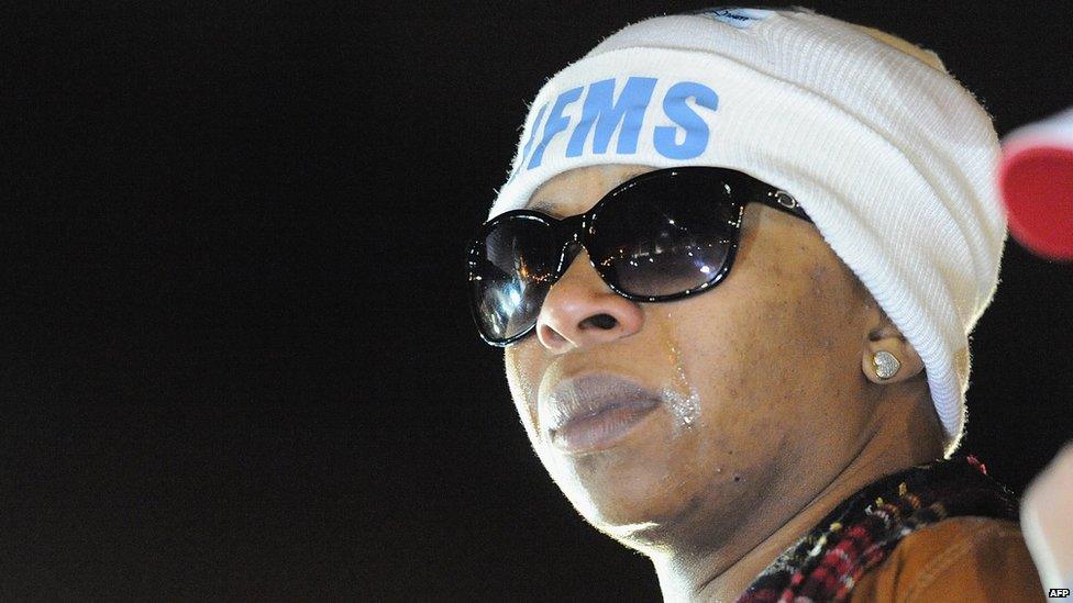 Lesley McSpadden, mother of Michael Brown, reacts to hearing a grand jury decision over the 18-year-old unarmed black teenager's death (24 November 2014)