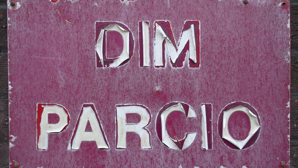 'Coch' gan Gareth Revell