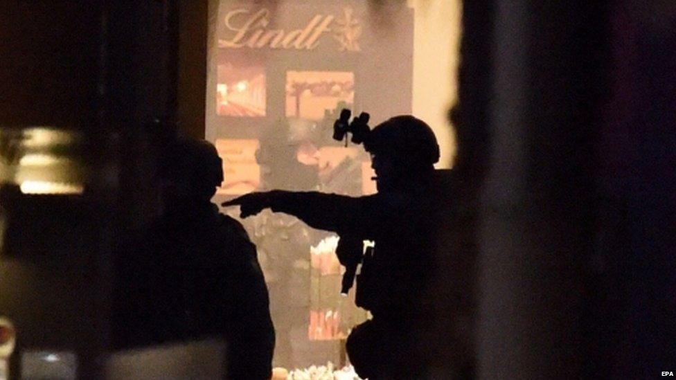 Commandos storm a cafe in Sydney