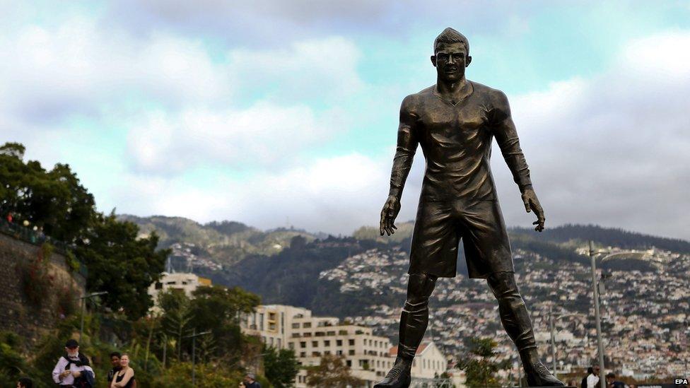 Ronaldo's statue