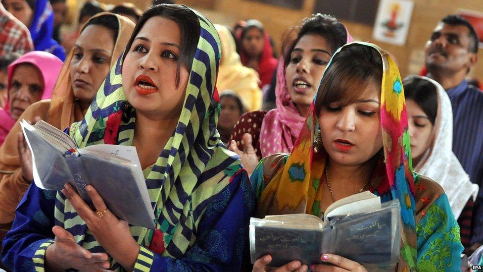 Pakistani Christians pray as they celebrate Christmas in Karachi, Pakistan, 25 December 2014