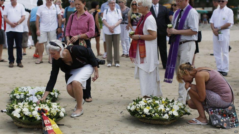 People lay flowers on the beach during a commemoration and religious ceremony for German, Austrian and Swiss victims in Khao Lak, Thailand. Photo: 26 December 2014