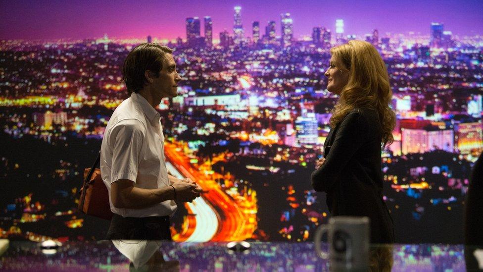 Jake Gyllenhaal and Rene Russo in Nightcrawler