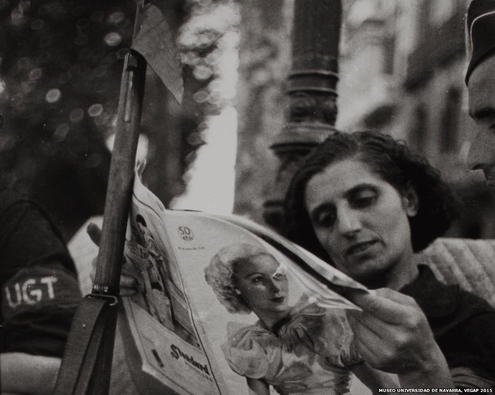 Robert Capa, Barcelona 1936: Loyalist military woman